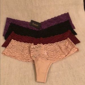 💋Frederick’s of Hollywood Lace Tanga Set, Small